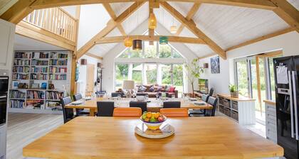 Awesome slidehouse close to coastpath,pubs,beaches sleeps 12-14