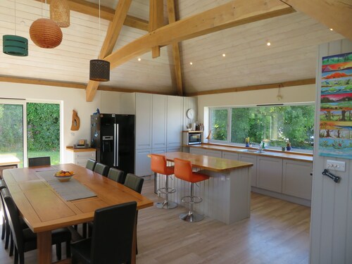 Awesome slidehouse close to coastpath,pubs,beaches sleeps 12-14