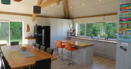 Awesome slidehouse close to coastpath,pubs,beaches sleeps 12-14