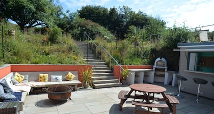 Awesome slidehouse close to coastpath,pubs,beaches sleeps 12-14 late discount
