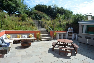 Awesome slidehouse close to coastpath,pubs,beaches sleeps 12-14 late discount