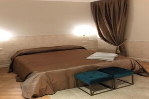3 bedrooms, in-room safe, desk, iron/ironing board - Elegant Renovated Apartment in the Heart of Rome (Roma)