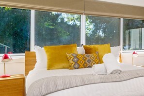 3 bedrooms, desk, iron/ironing board, travel crib - Garden Precinct 3BR, Walking distance to Airport (Pialligo)