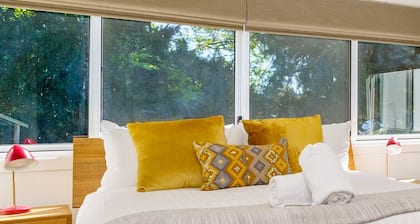 New to VRBO: Delightful 3BR Escape | 9 mins to War Memorial