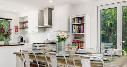 Garden Precinct 3BR, Walking distance to Airport