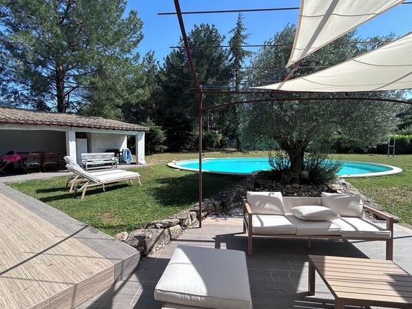 Property grounds - Beautiful villa with pool just outside Carcassonne (Palaja)