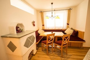 Appartamento Deluxe, vista giardino | 2 camere, biancheria da letto ipoallergenica, una cassaforte in camera