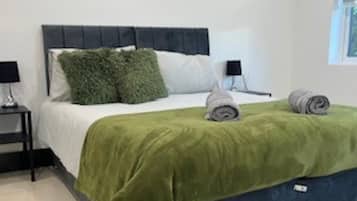 2 bedrooms, iron/ironing board, free WiFi, bed sheets