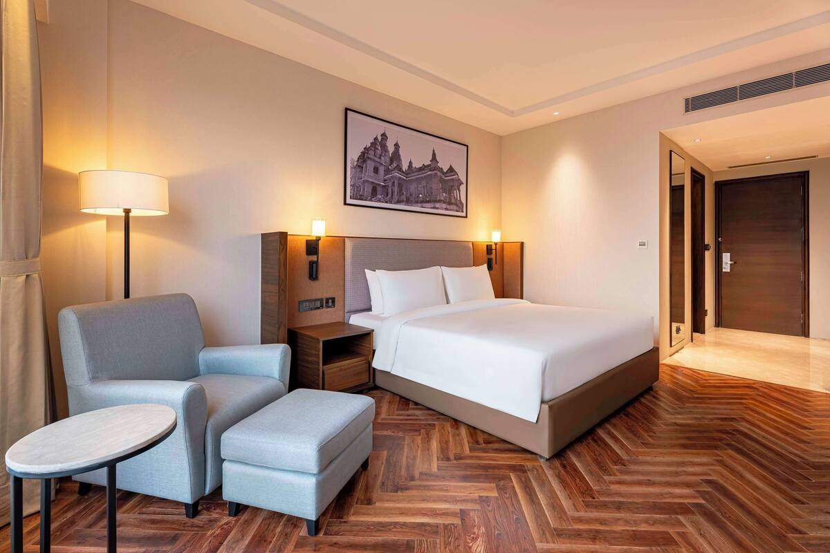 Premium bedding, minibar, in-room safe, desk