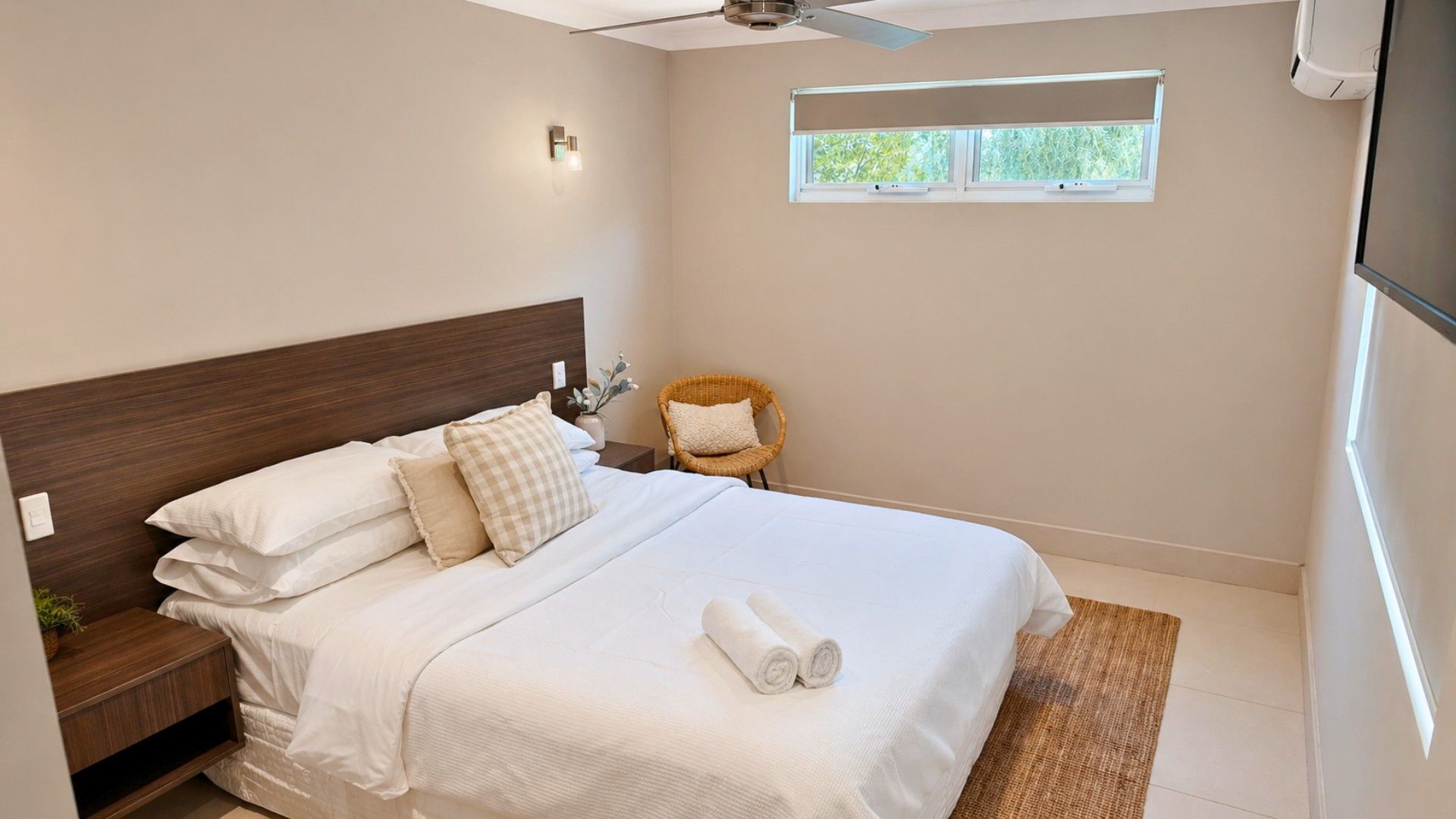 2 bedrooms, travel crib, free WiFi, bed sheets