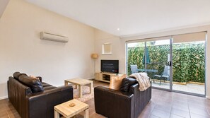 Smart TV - By the Sea at Cape View Resort (Broadwater)