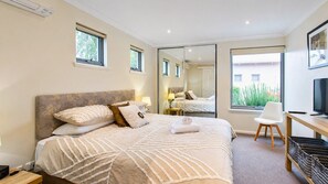 3 chambres, fer et planche à repasser, lit parapluie, Wi-Fi gratuit