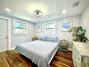 2 bedrooms, in-room safe, desk, iron/ironing board