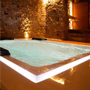 Sauna, hot tub, hot stone massages, deep-tissue massages