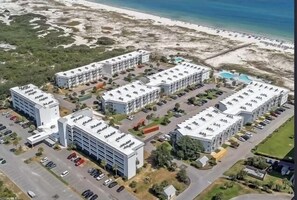 Exterior - Big Dreams! Beachfront, relaxing and tranquil vacation! (Gulf Shores)