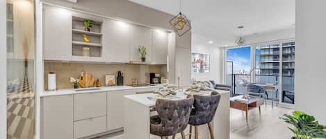Executive Apartment, City View | Living area