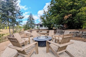 Terrace/patio - Lince House ~ In the Center of it All! (Newberg)