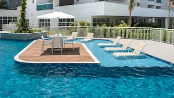 Piscina interna, piscina externa