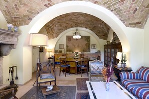 Interior - Casa Marina, into 18th century masseria surrounded by olive groves (Molise)