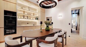 Dining - LUXURIOUS PARISIAN RETREAT:EXQUISITE 3-BEDROOM IN SAINT GERMAIN AT RUE DU DRAGON (Paris)