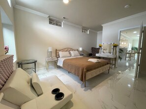 3 bedrooms, in-room safe, desk, iron/ironing board