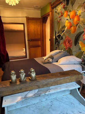 9 bedrooms, iron/ironing board, WiFi