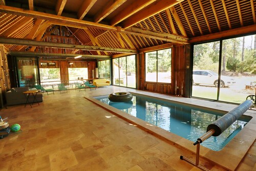 Domaine de Nittany sur 15 Hectares Capacité de 30 Pers, Piscine Intérieure