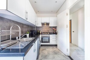 Een magnetron, een oven