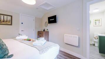 1 bedroom, iron/ironing board, travel crib, WiFi