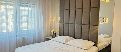 3 habitaciones, tabla de planchar con plancha, wifi y ropa de cama