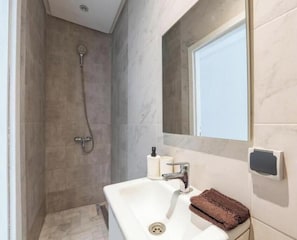 Shower - Apartment in the center of gueliz (Marrakech)