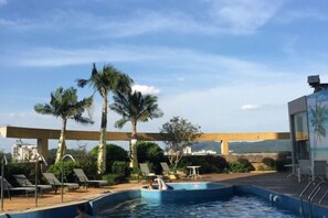 Outdoor pool - Floral Hotel · YunFu City King Royal Hotel (Yunfu)