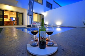 Alberca al aire libre y alberca climatizada