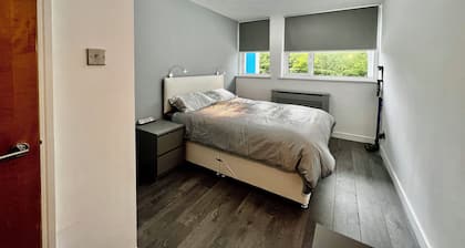 Manchester - 1 Bedroom - Sleeps 3 - Free Parking