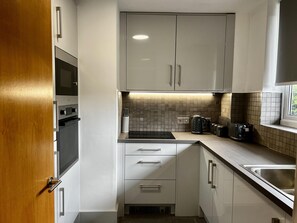 Lägenhet | Eget kök | Kylskåp, mikrovågsugn, ugn och spishäll