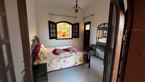 4 多间卧室、收费 WiFi、床单