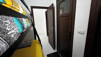 4 bedrooms, WiFi, bed sheets