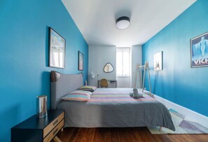 4 bedrooms, desk, iron/ironing board, travel crib