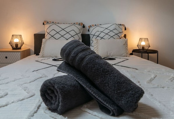 3 Schlafzimmer, Schreibtisch, Bügeleisen/Bügelbrett, Reisekinderbett