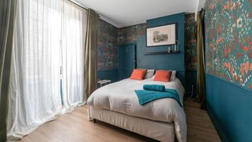 3 chambres, bureau, fer et planche à repasser, lit parapluie