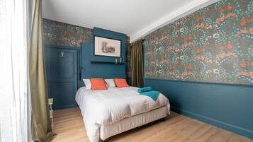 3 chambres, bureau, fer et planche à repasser, lit parapluie