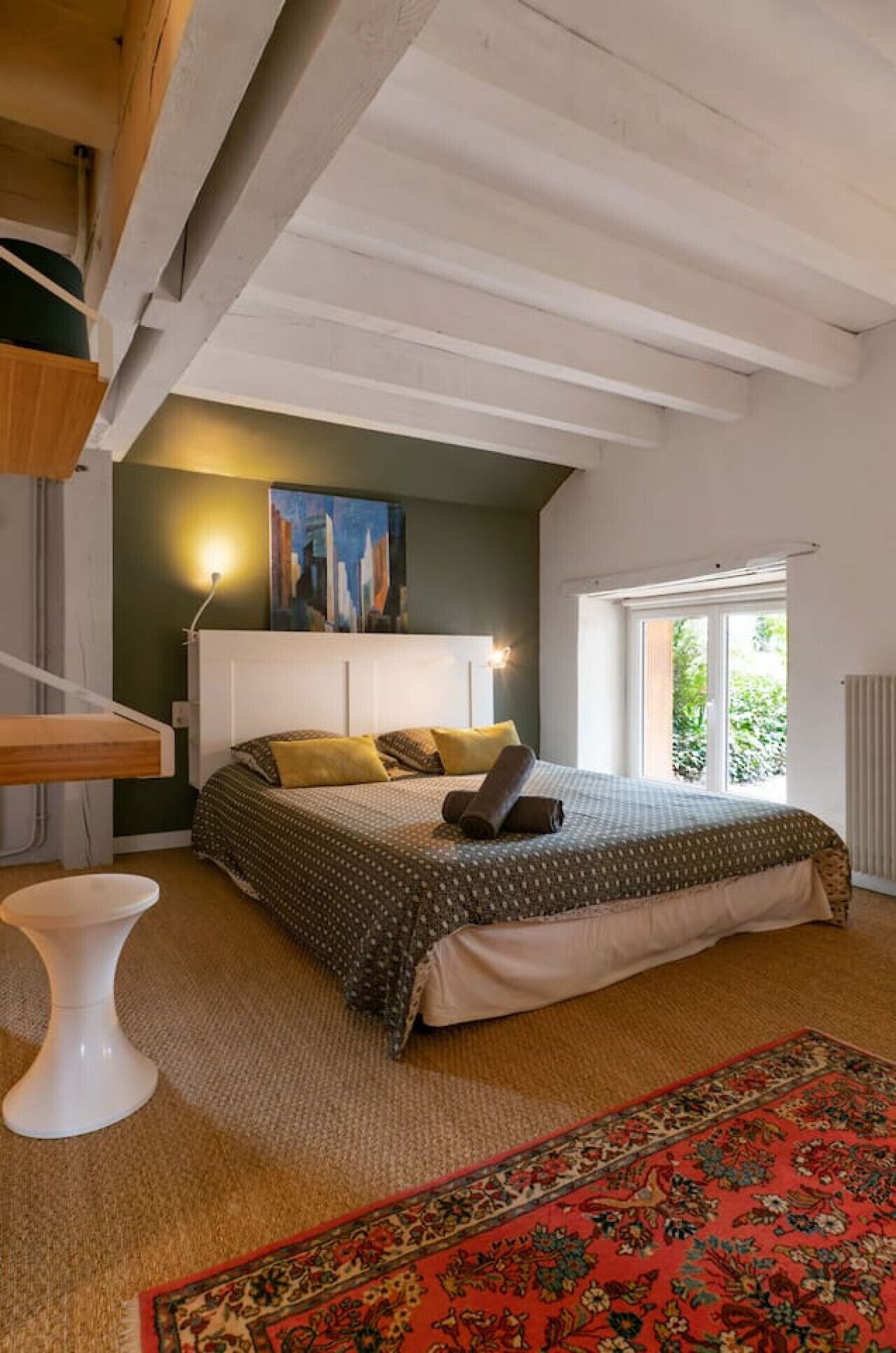 3 slaapkamers, een bureau, een strijkplank/strijkijzer, reisbedje