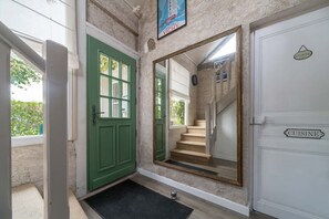 Interior - Grande Maison design, terrasse, jardin, parking (Creuzier-le-Neuf)