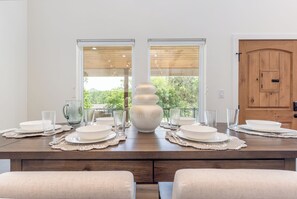 Dining - Ramsay's Happy Place - River Access & tubes/New Construction (Wimberley)