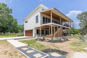Exterior - Ramsay's Happy Place - River Access & tubes/New Construction (Wimberley)