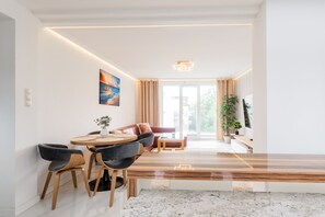 Deluxe Apartment, Sea View | 3 bedrooms, iron/ironing board, free WiFi - Gdynia Best Sea View by Grand Apartments (Gdynia)