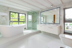 Deluxe-lejlighed - havudsigt | Badeværelse | Toiletpapir