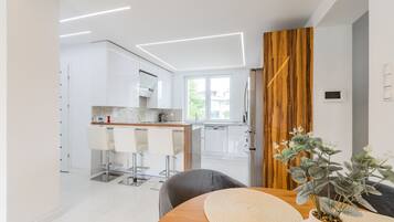 Deluxe Apartment, Sea View | 3 bedrooms, iron/ironing board, free WiFi