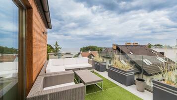 Deluxe Apartment, Sea View | Terrace/patio