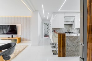 Deluxe Apartment, Sea View | 3 bedrooms, iron/ironing board, free WiFi - Gdynia Best Sea View by Grand Apartments (Gdynia)